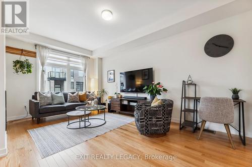 2528 Castlegate Crossing, Pickering, ON - Indoor Photo Showing Living Room