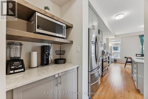 2528 Castlegate Crossing, Pickering, ON - Indoor Photo Showing Kitchen