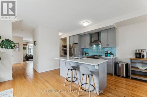 2528 Castlegate Crossing, Pickering, ON - Indoor Photo Showing Kitchen With Upgraded Kitchen