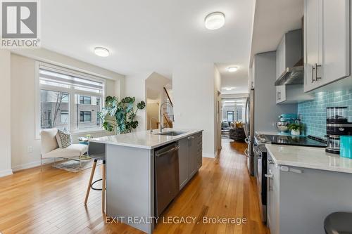 2528 Castlegate Crossing, Pickering, ON - Indoor Photo Showing Kitchen