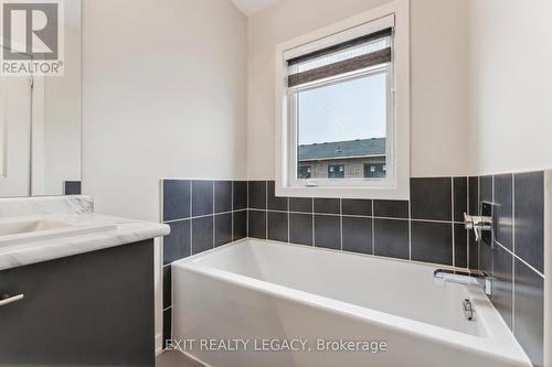 2528 Castlegate Crossing, Pickering, ON - Indoor Photo Showing Bathroom