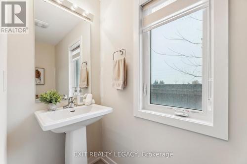 2528 Castlegate Crossing, Pickering, ON - Indoor Photo Showing Bathroom