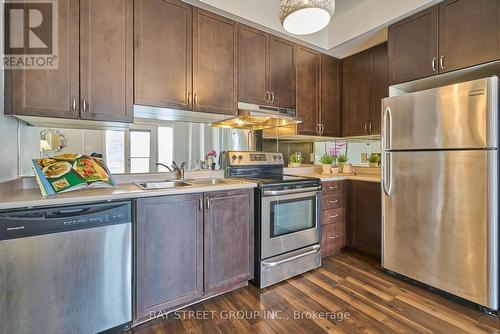 5 - 2895 Hazelton Place, Mississauga, ON - Indoor Photo Showing Kitchen With Stainless Steel Kitchen With Double Sink