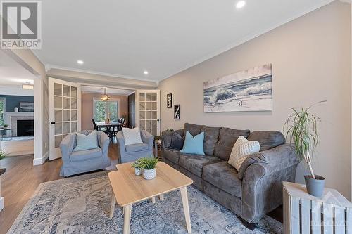 65 Hawley Crescent, Ottawa, ON - Indoor Photo Showing Living Room