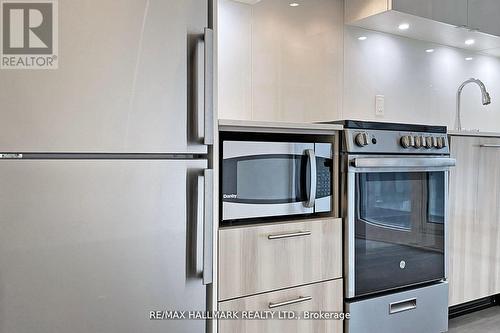 934 - 251 Jarvis Street, Toronto, ON - Indoor Photo Showing Kitchen