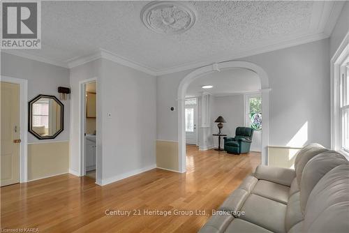 370 Stone Street, Gananoque (821 - Gananoque), ON - Indoor Photo Showing Living Room