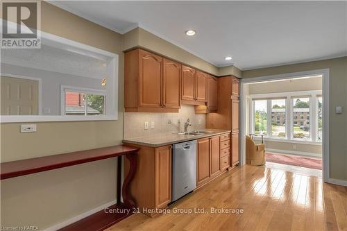 370 Stone Street, Gananoque (821 - Gananoque), ON - Indoor Photo Showing Kitchen