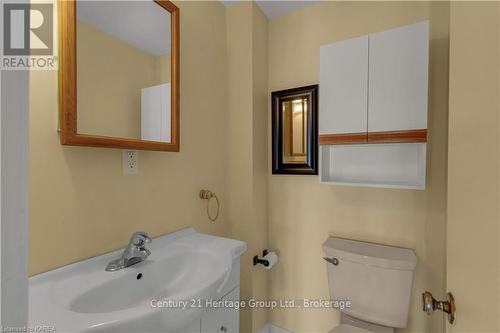 370 Stone Street, Gananoque (821 - Gananoque), ON - Indoor Photo Showing Bathroom