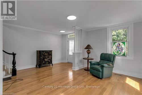 370 Stone Street, Gananoque (821 - Gananoque), ON - Indoor Photo Showing Living Room