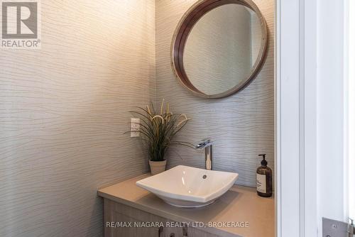 8665 Glavcic Drive, Niagara Falls (219 - Forestview), ON - Indoor Photo Showing Bathroom