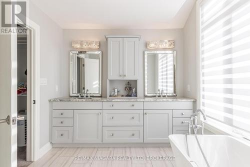 8665 Glavcic Drive, Niagara Falls (219 - Forestview), ON - Indoor Photo Showing Bathroom