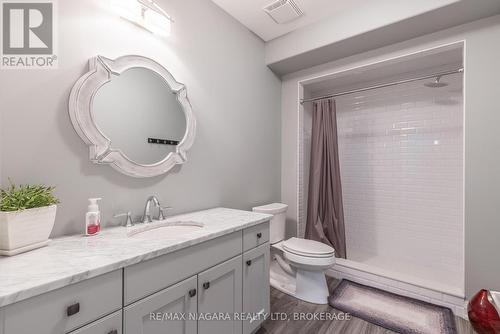 8665 Glavcic Drive, Niagara Falls (219 - Forestview), ON - Indoor Photo Showing Bathroom