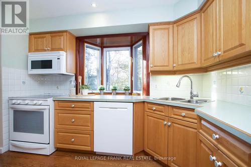 1100 Old Pye Court, Oshawa (Centennial), ON - Indoor Photo Showing Kitchen With Double Sink