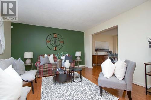 1100 Old Pye Court, Oshawa (Centennial), ON - Indoor Photo Showing Living Room