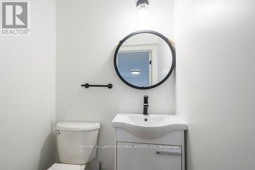 31 Bettes Street, Belleville, ON - Indoor Photo Showing Bathroom