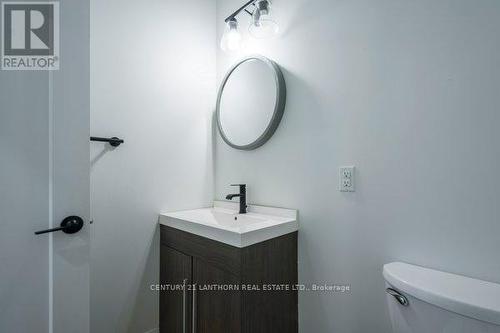 31 Bettes Street, Belleville, ON - Indoor Photo Showing Bathroom