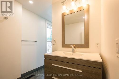 31 Bettes Street, Belleville, ON - Indoor Photo Showing Bathroom