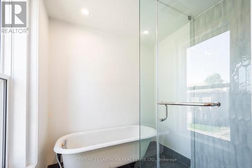 31 Bettes Street, Belleville, ON - Indoor Photo Showing Bathroom