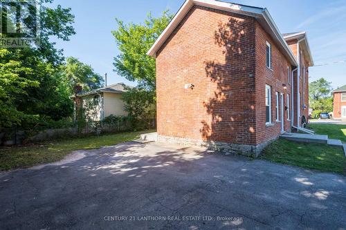 31 Bettes Street, Belleville, ON - Outdoor