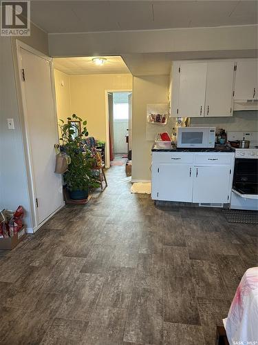 820 Park Avenue, Weyburn, SK - Indoor Photo Showing Kitchen