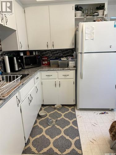 820 Park Avenue, Weyburn, SK - Indoor Photo Showing Kitchen With Double Sink