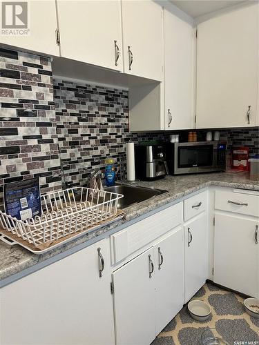 820 Park Avenue, Weyburn, SK - Indoor Photo Showing Kitchen