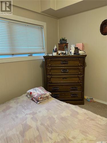 820 Park Avenue, Weyburn, SK - Indoor Photo Showing Bedroom