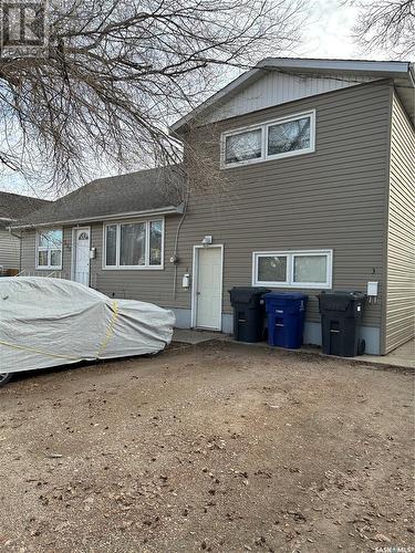 820 Park Avenue, Weyburn, SK - Outdoor