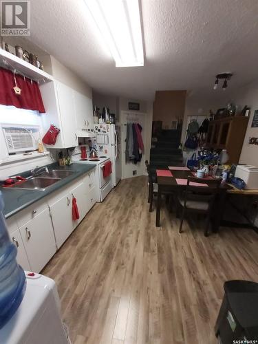 820 Park Avenue, Weyburn, SK - Indoor