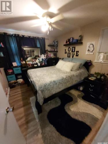 820 Park Avenue, Weyburn, SK - Indoor Photo Showing Bedroom