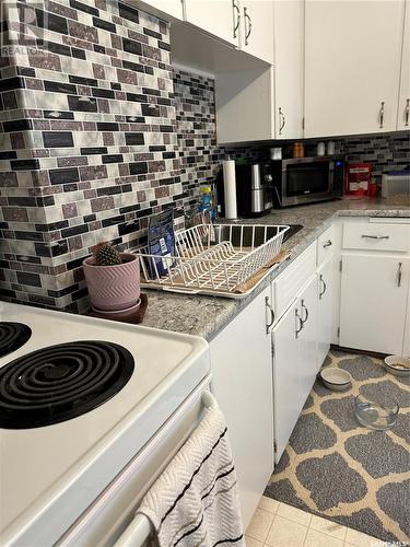 820 Park Avenue, Weyburn, SK - Indoor Photo Showing Kitchen