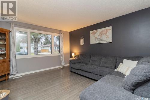 30 Galbraith Crescent, Saskatoon, SK - Indoor Photo Showing Living Room