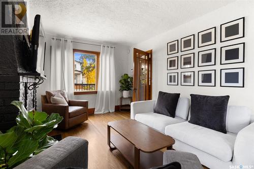 2200 Queen Street, Regina, SK - Indoor Photo Showing Living Room