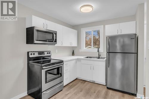 391 Cavendish Street, Regina, SK - Indoor Photo Showing Kitchen