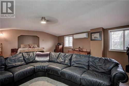 150 Baker Street, Sudbury, ON - Indoor Photo Showing Living Room