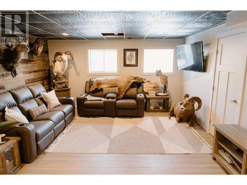 152 Fellers Avenue, Tumbler Ridge, BC - Indoor Photo Showing Living Room