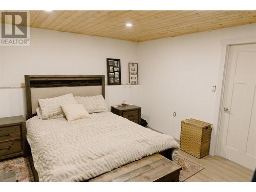 152 Fellers Avenue, Tumbler Ridge, BC - Indoor Photo Showing Bedroom