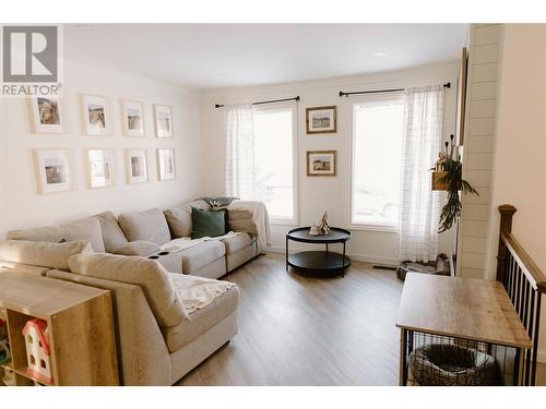 152 Fellers Avenue, Tumbler Ridge, BC - Indoor Photo Showing Living Room