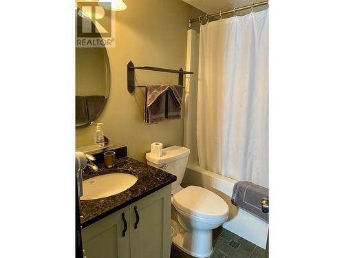 2070 Summit Drive Unit# 404, Panorama, BC - Indoor Photo Showing Bathroom