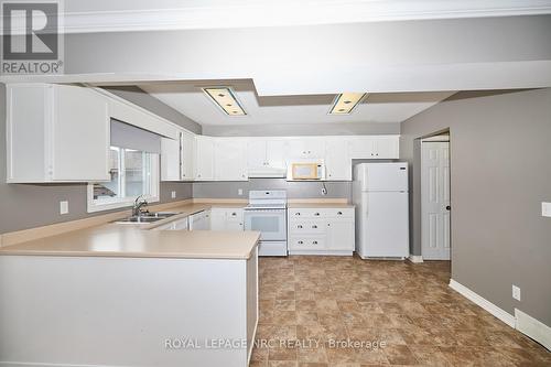 296A Pelham Road, St. Catharines (462 - Rykert/Vansickle), ON - Indoor Photo Showing Kitchen With Double Sink