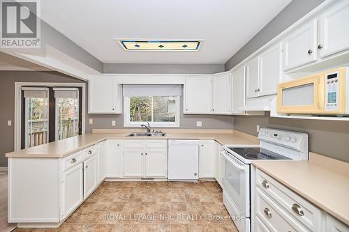 296A Pelham Road, St. Catharines (462 - Rykert/Vansickle), ON - Indoor Photo Showing Kitchen With Double Sink