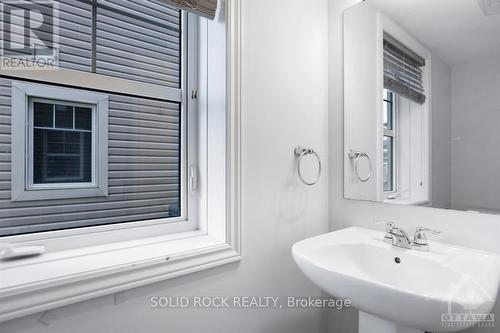 378 Willow Aster Circle, Ottawa, ON - Indoor Photo Showing Bathroom