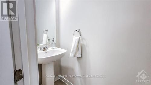 659 Fenwick Way, Barrhaven (7708 - Barrhaven - Stonebridge), ON - Indoor Photo Showing Bathroom