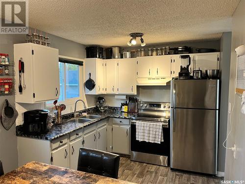 430 Lenore Drive, Saskatoon, SK - Indoor Photo Showing Kitchen With Double Sink