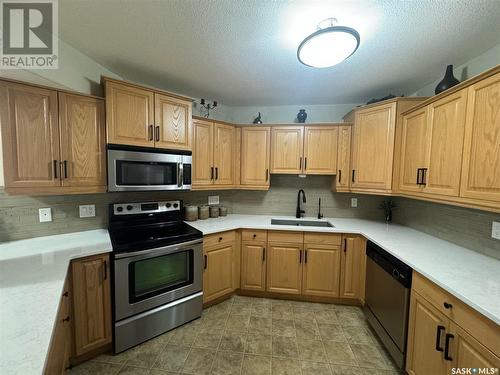 9 600 Broadway Street W, Fort Qu'Appelle, SK - Indoor Photo Showing Kitchen With Double Sink