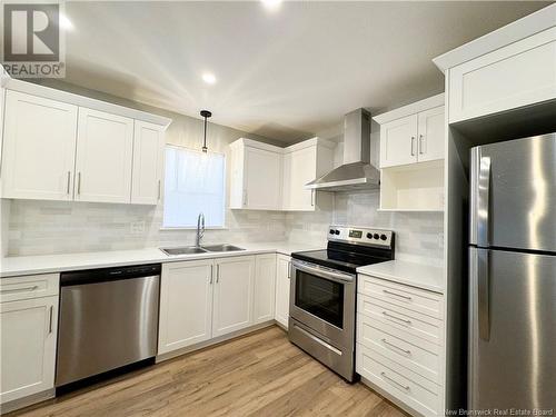 182 Melanie Street, Dieppe, NB - Indoor Photo Showing Kitchen With Stainless Steel Kitchen With Double Sink With Upgraded Kitchen