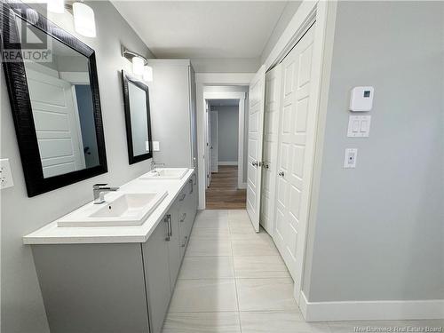 182 Melanie Street, Dieppe, NB - Indoor Photo Showing Bathroom