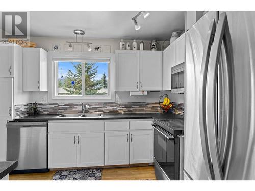 4683 Birch Lane, Barriere, BC - Indoor Photo Showing Kitchen With Double Sink