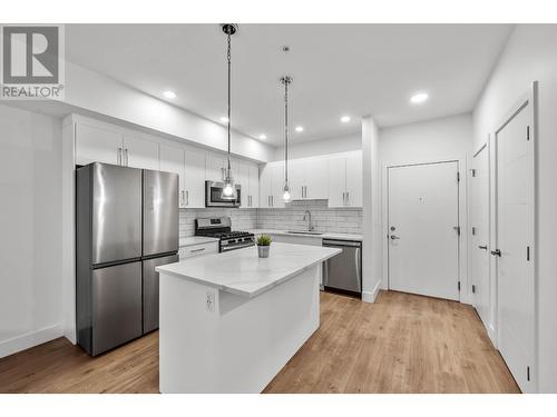 2046 Robson Place Unit# 108, Kamloops, BC - Indoor Photo Showing Kitchen With Upgraded Kitchen