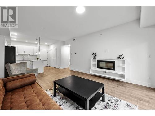 2046 Robson Place Unit# 108, Kamloops, BC - Indoor Photo Showing Living Room